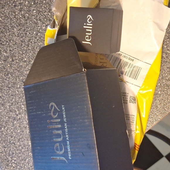 Engagement ring - Picture 6 of 7